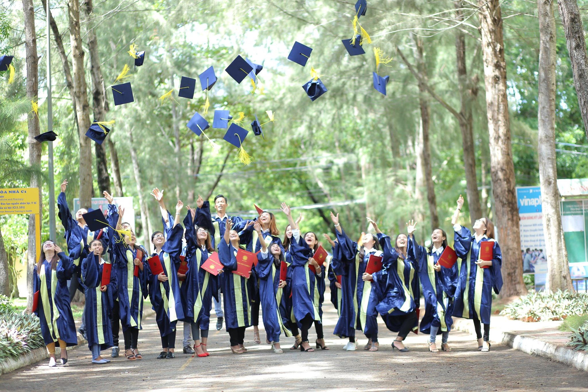 Chúc mừng tân cử nhân - Trường Đại học Trà Vinh
